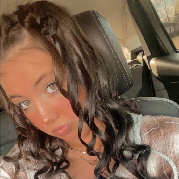 Meet your Posher, Trinity - Picture 1 of 1